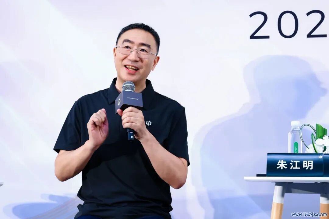 起程点自研芯片的朱江明,有什么情理劝全球“别造了”?